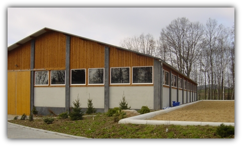 St�tzen und Platten f�r Hallenbau, sowie Einfassung f�r Reitplatz