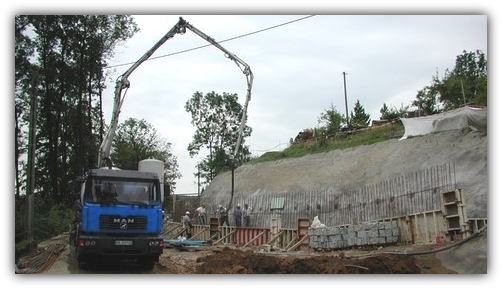 Betonage einer St�tzwand in Weigsdorf-K�blitz