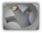 Schachtunterteil mit Gerinne und Berme aus Beton, 3 Zul�ufe